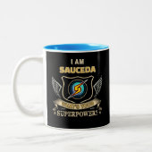 I Am SAUCEDA What's Your Superpower Tweekleurige Koffiemok (Links)