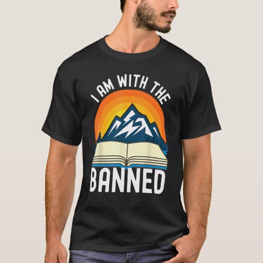 I Am With the Banned Books Shirts Funny I Read Ban (Voorkant)