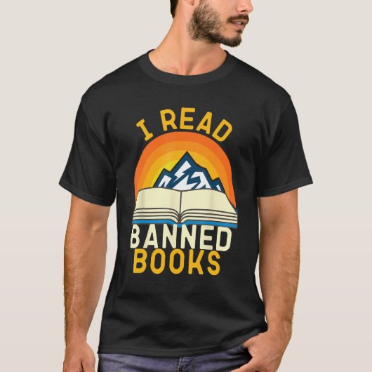 I Am With the Banned Books Shirts Funny I Read Ban (Voorkant)