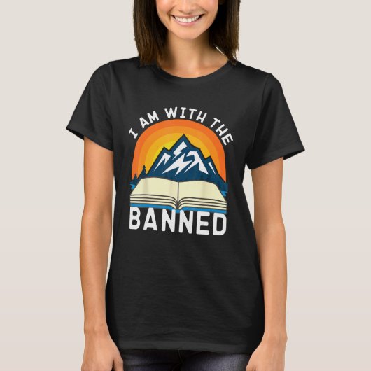 I Am With the Banned Books Shirts Funny I Read Ban (Voorkant)