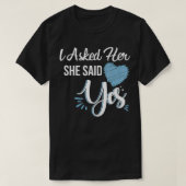 I Asked Her & She Said Yes Romantic Couples Engage T-shirt (Design voorkant)