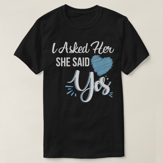 I Asked Her & She Said Yes Romantic Couples Engage T-shirt (Design voorkant)