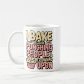 I Bake Because Punching People Is Frowned Un Baker Koffiemok (Links)