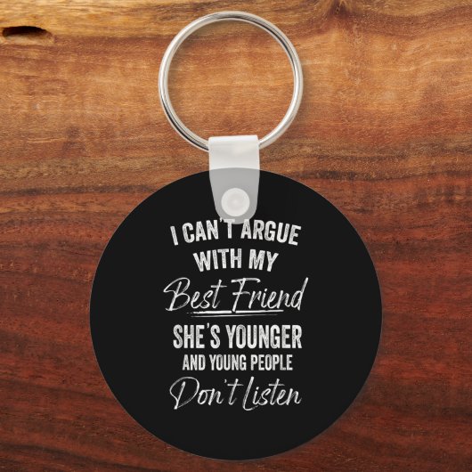 I Can't Argue With My Friend She's Younger Matchin Sleutelhanger (Voorkant)