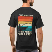 I can't work today my arm is in a cast t-shirt (Achterkant)