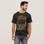 I Chase The Light Camera Aperture Focal Length T-shirt (Voorkant volledig)