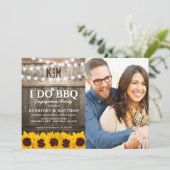 I DO BBQ Rustic Sunflower Photo Engagement Party Kaart (Staand voorkant)
