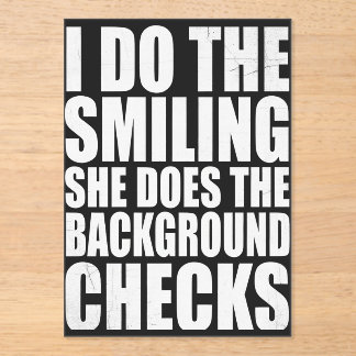 I Do The Smiling She Does The Background Checks Acryl Uitnodigingen
