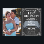 I DO Verloving 4 Foto Zwart Chalkboard BBQ Party Kaart<br><div class="desc">I DO Verloving 4 Foto Zwart Chalkboard BBQ Party Invitation Kaart. Vier uw speciale evenement met deze prachtige uitnodigingskaart. Alle teksten zijn vooraf voor u geregeld om gemakkelijk en snel te personaliseren met uw eigen gegevens.</div>