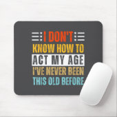 I Don't Know How To Act My Age Funny Old Birthday  Muismat (Met muis)