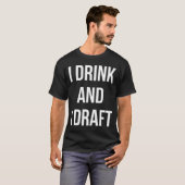I Drink and I Draft Fantasy Football T-shirt (Voorkant volledig)