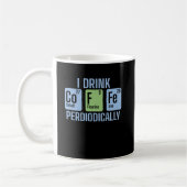 I Drink Coffee Periodically Chemie Periodensystem Koffiemok (Links)
