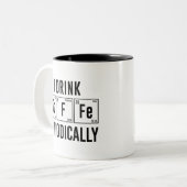 I Drink Coffee Periodically Tweekleurige Koffiemok (Voorkant links)