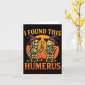 I Found This Humerus Halloween Skeleton Joke  Kaart (Gele Bloem)