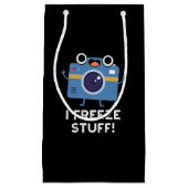 I Freeze Stuff Funny Camera Pun Dark BG Klein Cadeauzakje (Voorkant)
