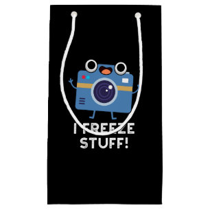 I Freeze Stuff Funny Camera Pun Dark BG Klein Cadeauzakje