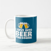 I Give Into Beer Pressure Funny Beer Drinking Koffiemok (Links)
