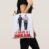 I have a... tote bag (Dichtbij)