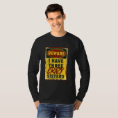 I Have Three Crazy Sisters Beware A Funny Warning T-shirt (Voorkant volledig)