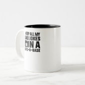 I keep all my Dad jokes in a dad-a base Tweekleurige Koffiemok (Voorkant links)
