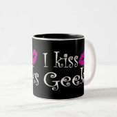 I Kiss Geeks Tweekleurige Koffiemok (Voorkant rechts)
