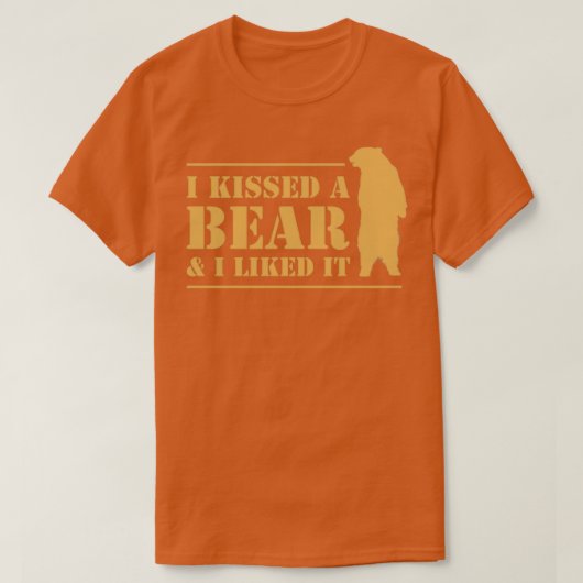 I Kissed A Bear And I Liked It Cool Graphic T-shirt (Design voorkant)