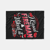 I Kissed A Fireman I Liked It Firefighter Valentin Fleece Deken (Voorkant (Horizontaal))