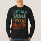 I Let Her Think She s In Charge T-shirt (Voorkant)