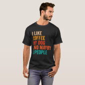 I Like Coffee My Dog And Maybe 3 People Retro Vint T-shirt (Voorkant volledig)