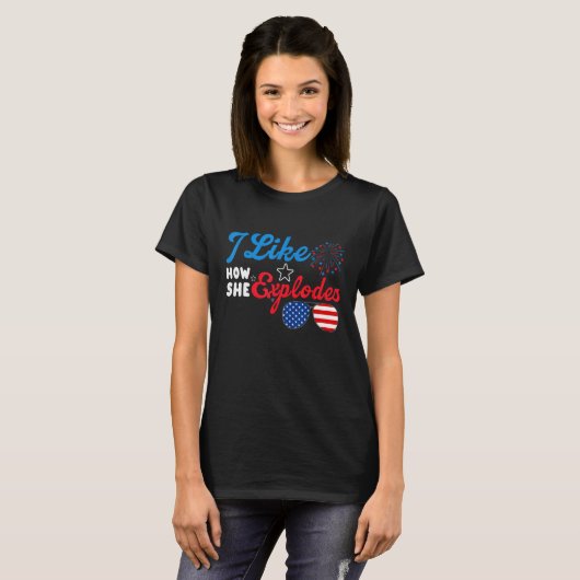 I Like How She Explodes 4th Of July Independence T-shirt (Voorkant volledig)