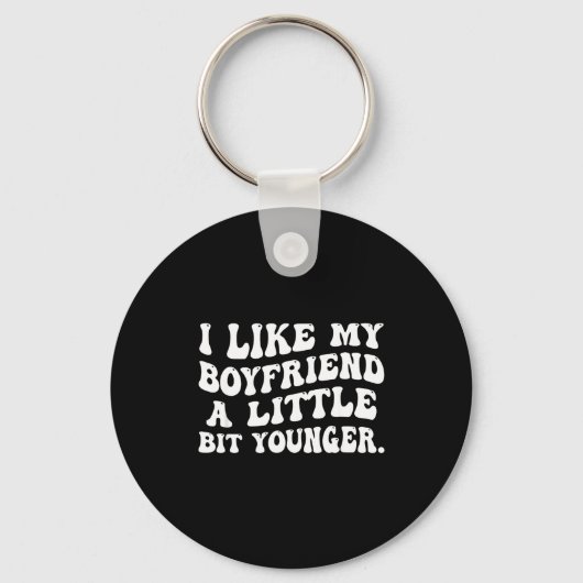 I Like My Boyfriend A Little Bit Younger Funny Gir Sleutelhanger (Voorkant)