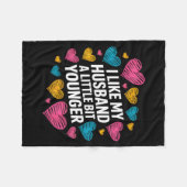 I Like My Husband A Little Bit Younger Funny Sayin Fleece Deken (Voorkant (Horizontaal))