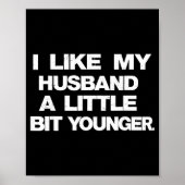 I Like My Husband A Little Bit Younger Funny Sayin Poster (Voorkant)