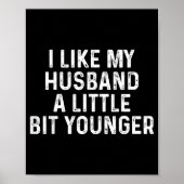 I Like My Husband A Little Bit Younger Funny Sayin Poster (Voorkant)