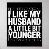I Like My Husband A Little Bit Younger Funny Sayin Poster (Voorkant)
