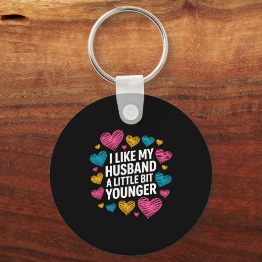 I Like My Husband A Little Bit Younger Funny Sayin Sleutelhanger (Voorkant)