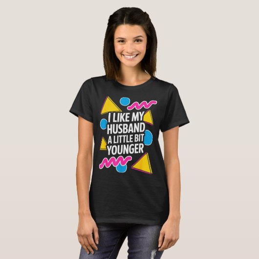 I Like My Husband A Little Bit Younger Funny Sayin T-shirt (Voorkant volledig)
