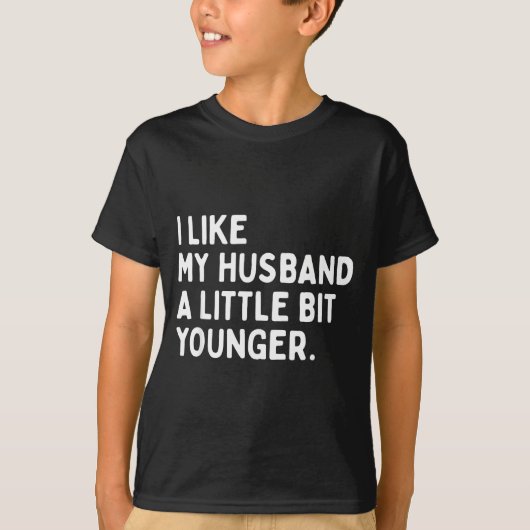 I Like My Husband A Little Bit Younger Funny Wife T-shirt (Voorkant)