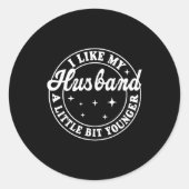 I Like My Husband A Little Bit Younger  Ronde Sticker (Voorkant)