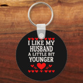 I Like My Husband A Little Bit Younger Valentine’s Sleutelhanger (Voorkant)