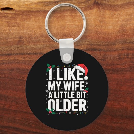 I Like My Wife A Little Bit Older Funny Husband Ch Sleutelhanger (Voorkant)