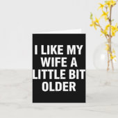 I Like My Wife A Little Bit Older Funny Saying Wom Kaart (Gele Bloem)