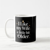 I Like My Wife A Little Bit Older Funny Saying Wom Koffiemok (Links)
