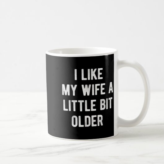 I Like My Wife A Little Bit Older Funny Saying Wom Koffiemok (Rechts)