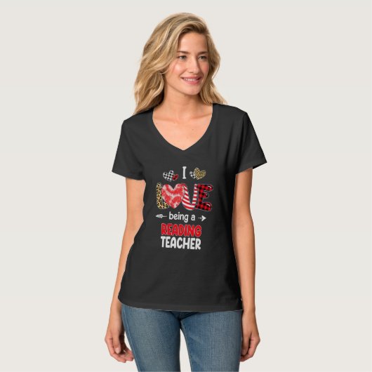 I Love Being A Reading Teacher Valentines School V T-shirt (Voorkant volledig)