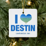 I Love Destin Florida Beach Trip Custom Kerstmis Keramisch Ornament<br><div class="desc">Ik ben gek op Destin Florida Kerstversiering met een schattig hart gevormd foto van de oceaanzee. Mooie kustwateren maken me gelukkig op zomervakantie. Een schattig cadeautje voor de hand.</div>