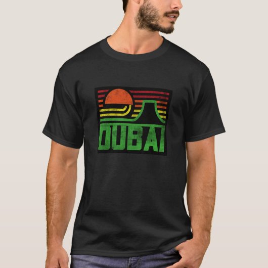 I Love Dubai Cool Retro Dubai Sunset Illustration  T-shirt (Voorkant)