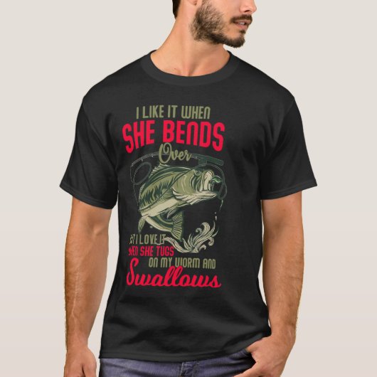 I love it when she bends over fun fishing t-shirt (Voorkant)