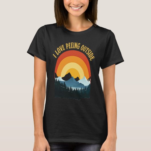 I love peeing outside funny hiking camping lovers t-shirt (Voorkant)