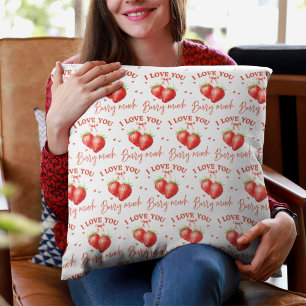 'I Love You Berry Much' van Red Strawberry Valenti Kussen